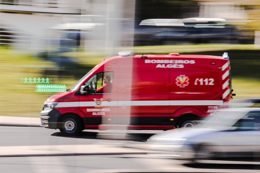Imagem de Incêndio em prédio em Mira Sintra faz um morto e 25 feridos