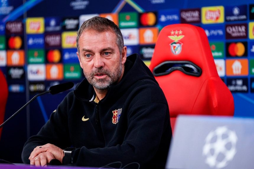Treinador Hansi Flick prolonga contrato com FC Barcelona até 2028