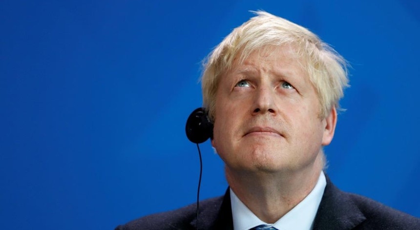 Boris Johnson diz que a UE está a ser “um pouco negativa”

