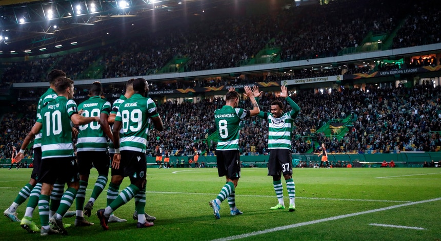 Bruno Fernandes festeja o segundo golo do Sporting na partida
