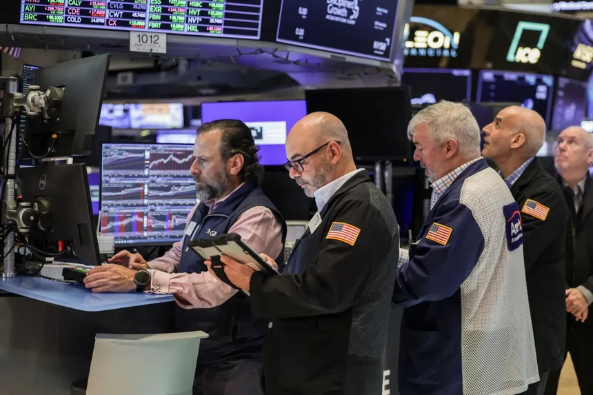 Imagem de Wall Street fecha em alta e com recorde do Dow graças a acordo de paz e SpaceX