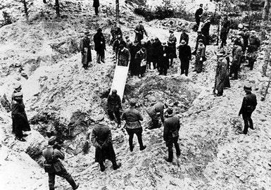 As primeiras exumações revelaram ainda nos anos de 1940 a dimensão do massacre levado a cabo pela polícia secreta de Joseph Estaline
