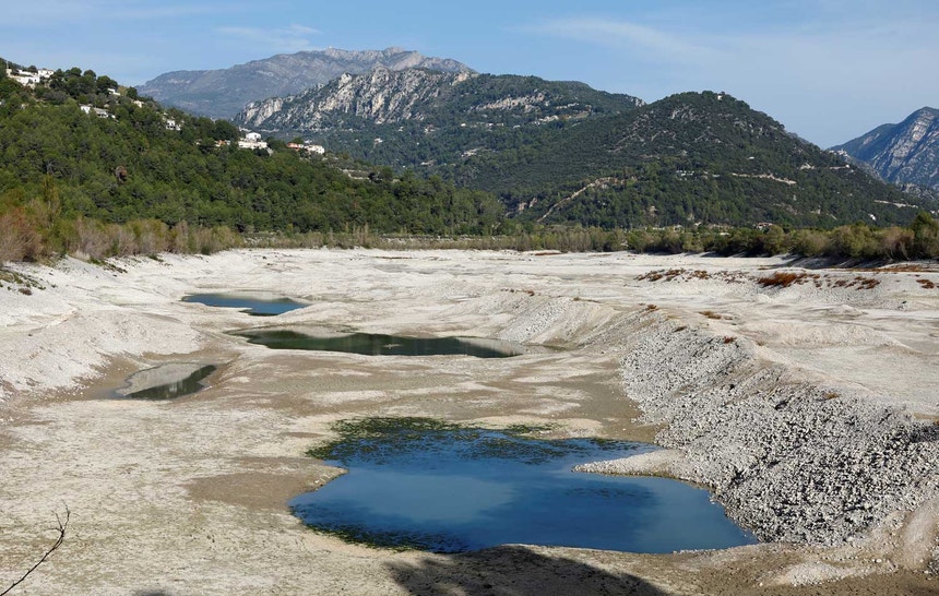 Seca severa atinge o lago de Broc, perto de Nice. 
