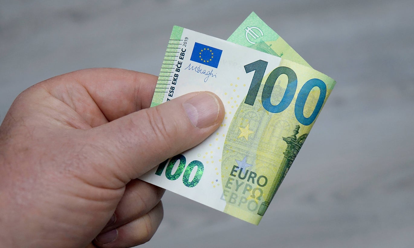 Pagamentos em atraso recuam para 293 milhões de euros até abril