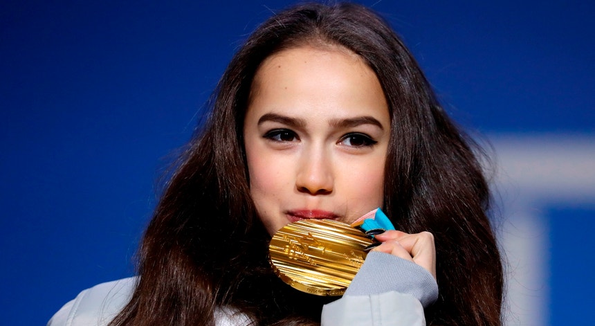Alina Zagitova festeja ouro ganho na Coreia do Sul
