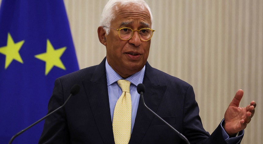 António Costa pede a Teerão que permita navegação em Ormuz e cesse ataques