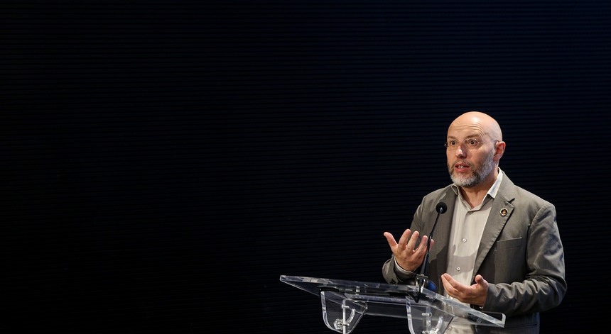 Imagem de Livre. Rui Tavares deixa de ser co-porta voz, entra Jorge Pinto