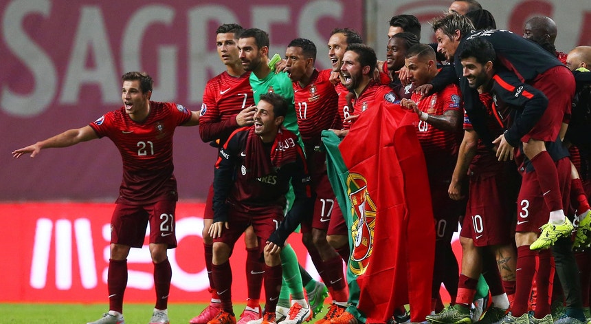 No final do jogo com a Dinamarca o grupo festejou o apuramento para o Euro2016
