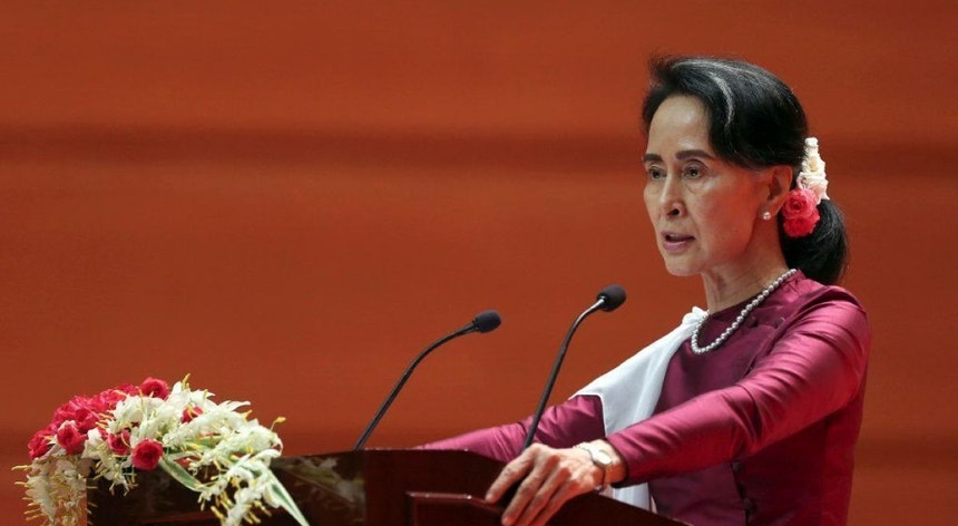 Aung San Suu Kyi está sob a ameaça constante da Junta Militar que a prendeu
