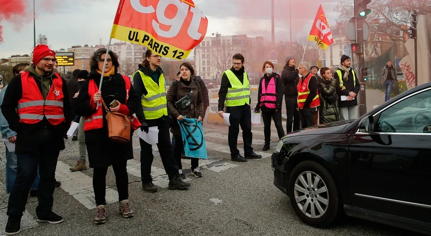Esta terça-feira é esperada mais agitação social em França
