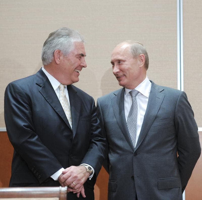 Rex Tillerson e Vladimir Putin em Sochi, em agosto de 2011.