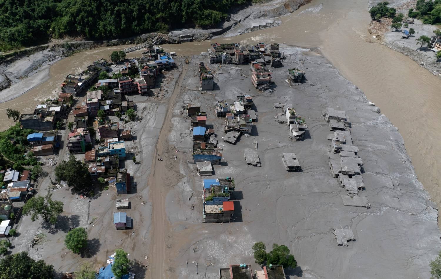Trag�dia no Nepal. Autoridades portuguesas n�o descartam hip�tese de haver mais desaparecidos