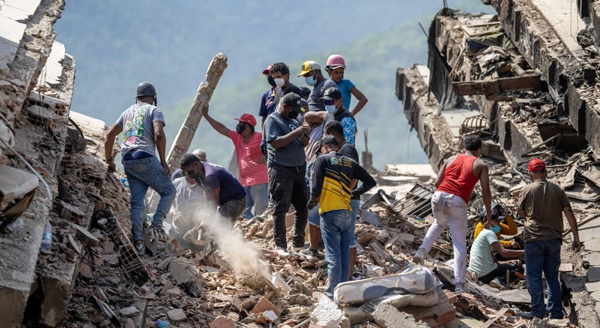 Imagem de Sismos na Venezuela. Número de mortos aumenta para 1450