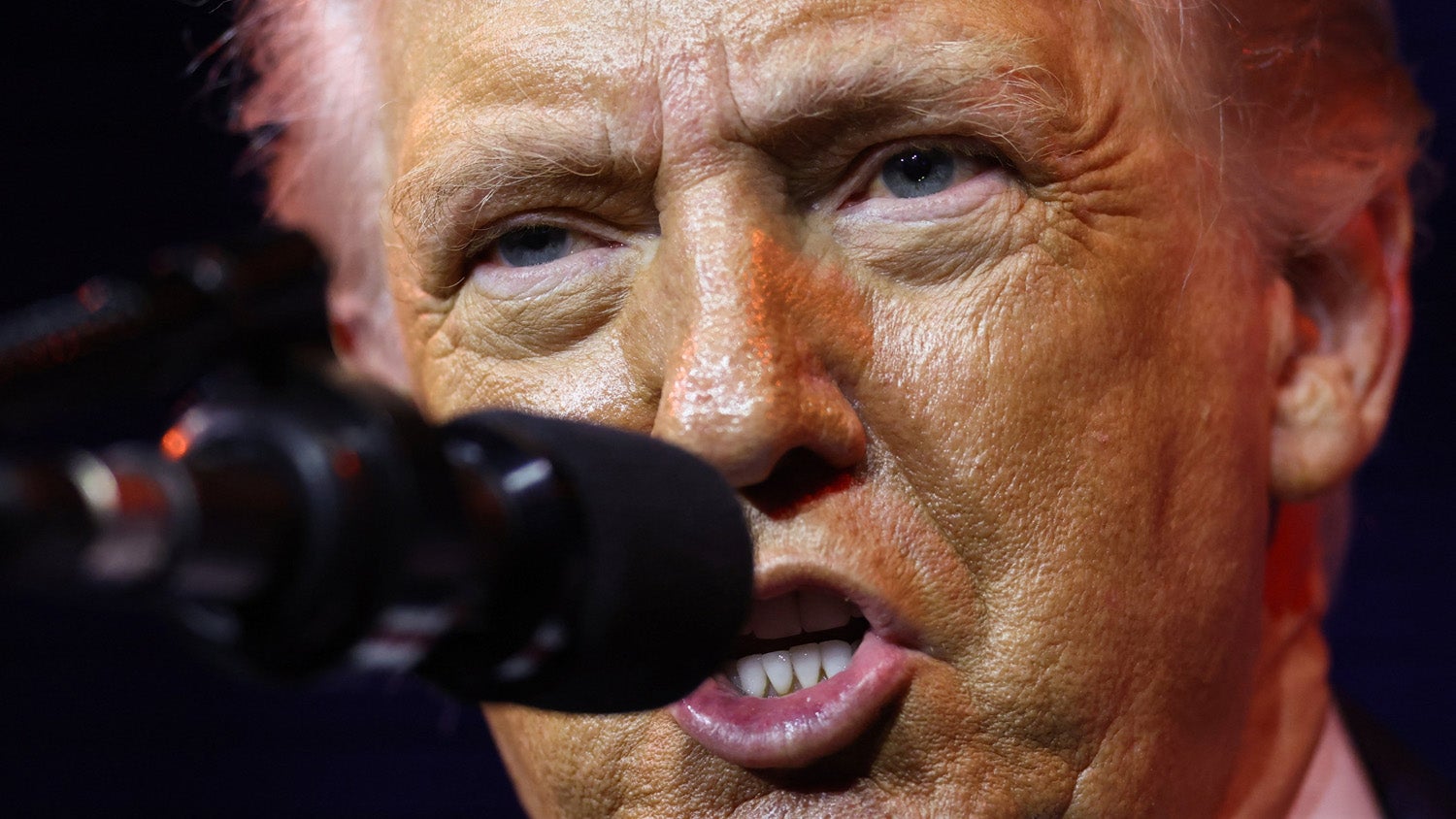 Trump e conselheiros discutem opções para aquisição da Gronelândia