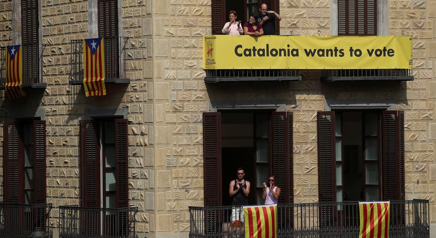 Apelos para a realização do referendo na Catalunha. Foto: Susana Vera - Reuters Apelos para a realização do referendo na Catalunha. Foto: Susana Vera - Reuters