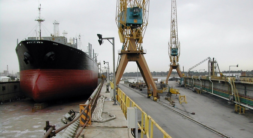 Imagem de Mergulhador profissional desaparecido durante reparação de navio em Setúbal