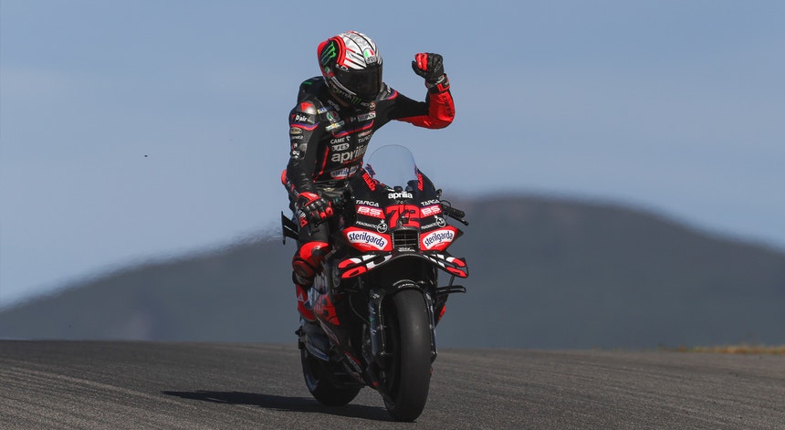 Imagem de Bezzechi na ‘pole’ em Portimão, Oliveira sai em 19.º