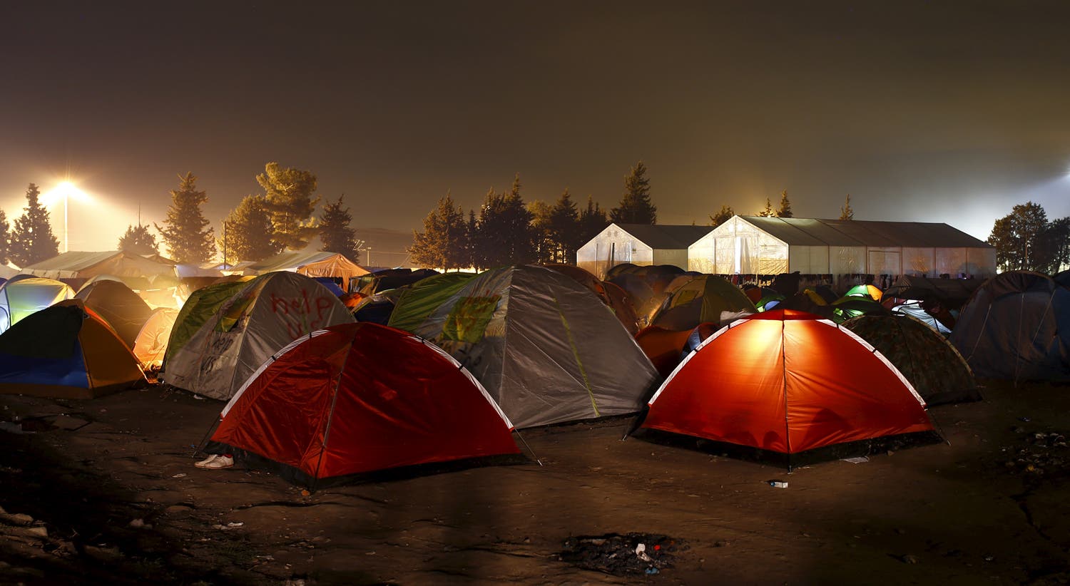 Tendas de refugiados e de migrantes em Idomeni, junto à fronteira grega com a Macedónia, em março de 2016 Foto: Reuters