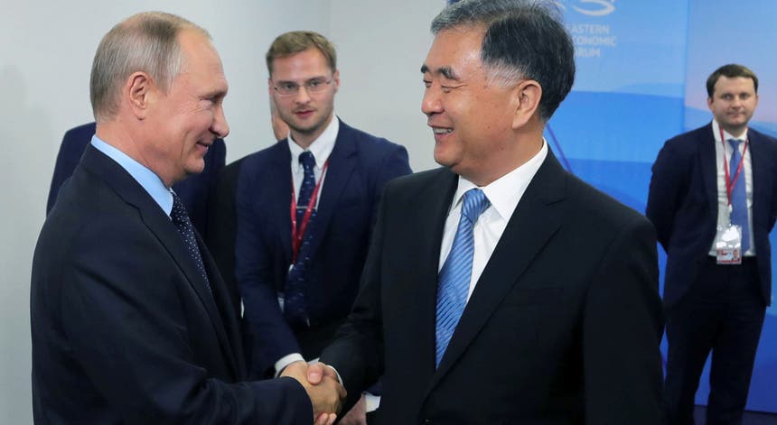 Putin esteve reunido com o presidente da Coreia do Sul em Vladivostok. Foto: Reuters Putin esteve reunido com o presidente da Coreia do Sul em Vladivostok. Foto: Reuters