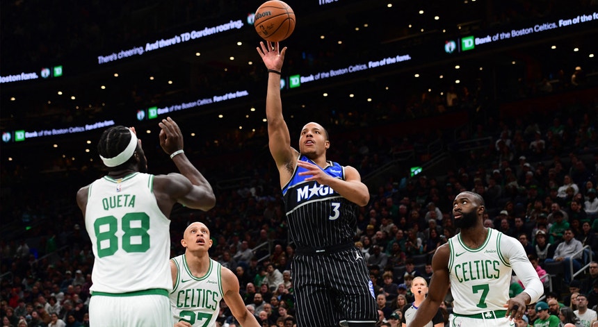 Imagem de Neemias Queta lesiona-se na vitória dos Celtics sobre os Magic