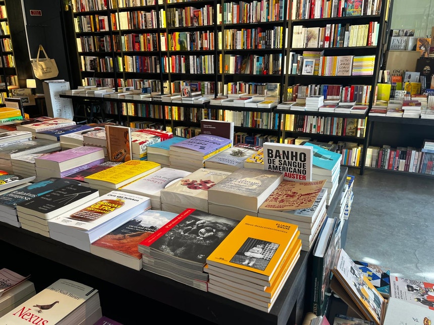 A Livraria da Travessa, em Lisboa, recebe a 24 de outubro o debate com a escritora e jornalista brasileira Eliane Brum. Será um dos encontros deste mês do Clube de Leitores da RTP3. 
