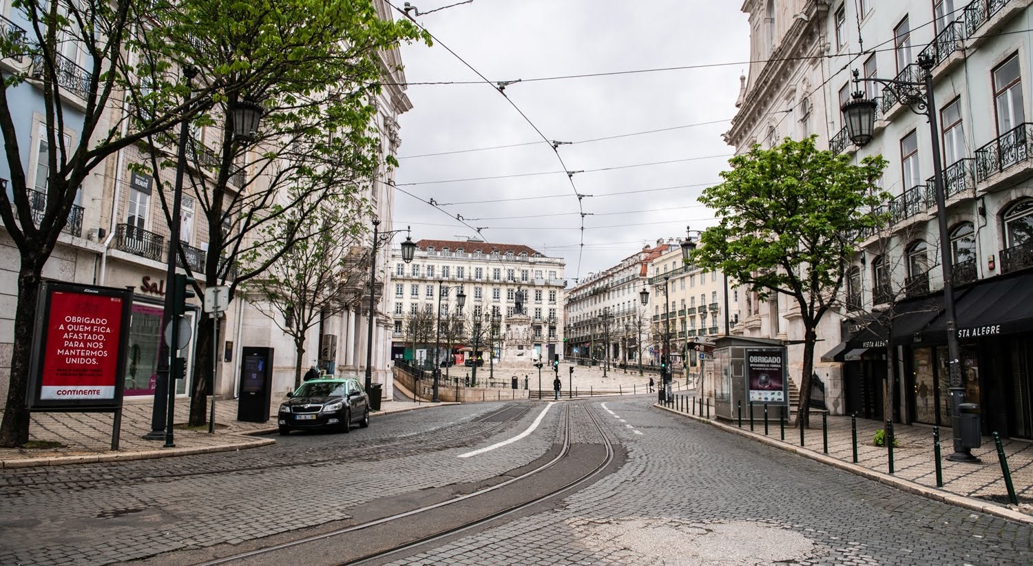 Chiado "pressionado". Câmara de Lisboa converte 46 lugares para carros em passeios