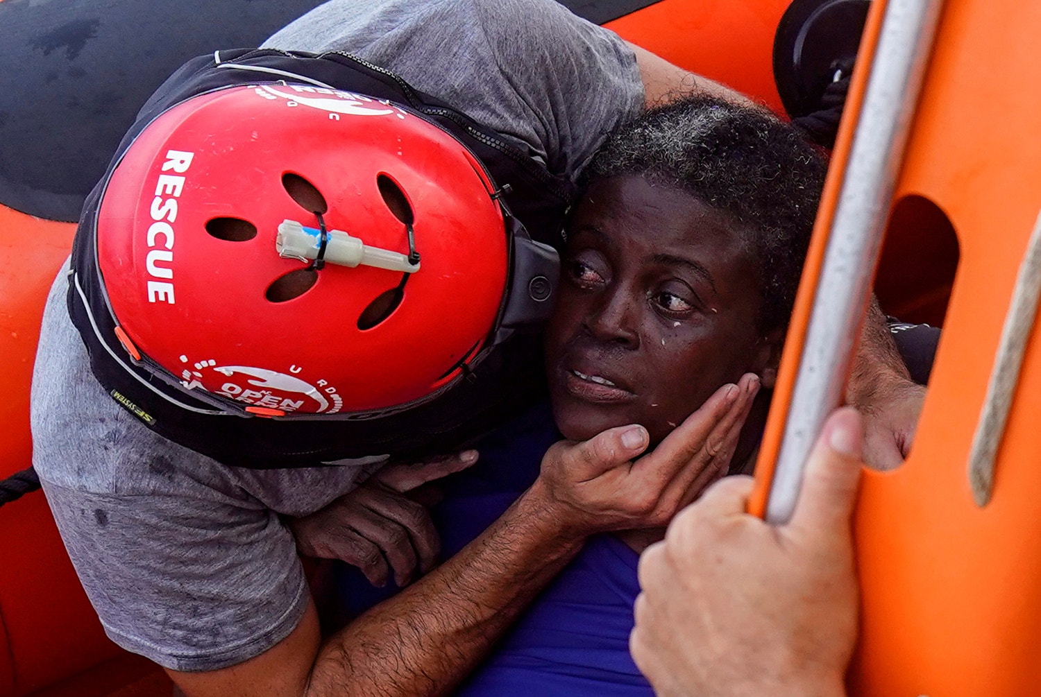  Open Arms resgatam um barco de migrantes vindos de &Aacute;frica /Juan Medina - Reuters 