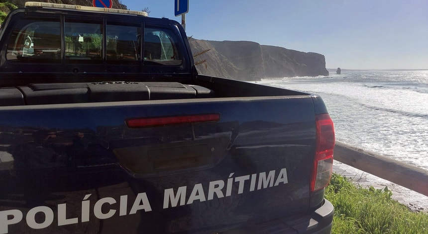 Imagem de Aljezur. Buscas por jovem romeno em curso na Praia da Arrifana