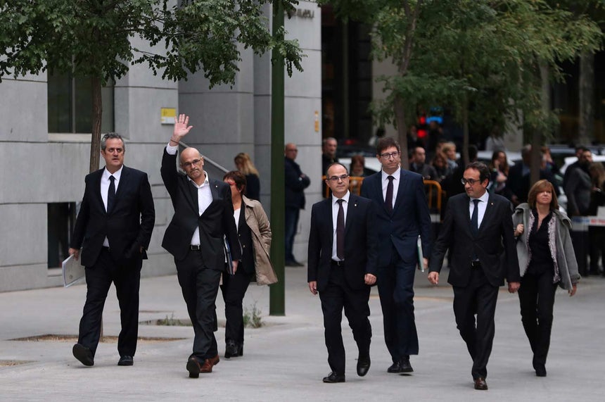 Resultado de imagem para Ministério Público de Espanha pede prisão para membros destituídos da Generalitat