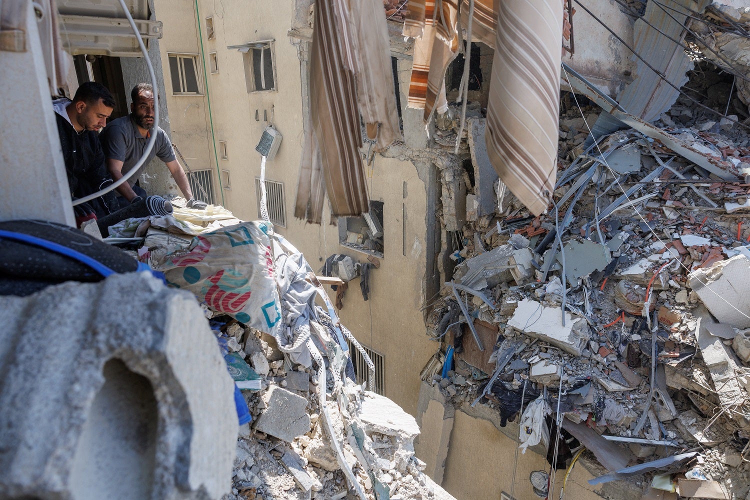 Israel e Líbano prolongaram cessar-fogo por três semanas. Trump avisa que 