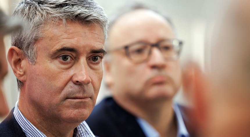 Imagem de Carneiro acusa Montenegro de tentar branquear caos nos exames nacionais