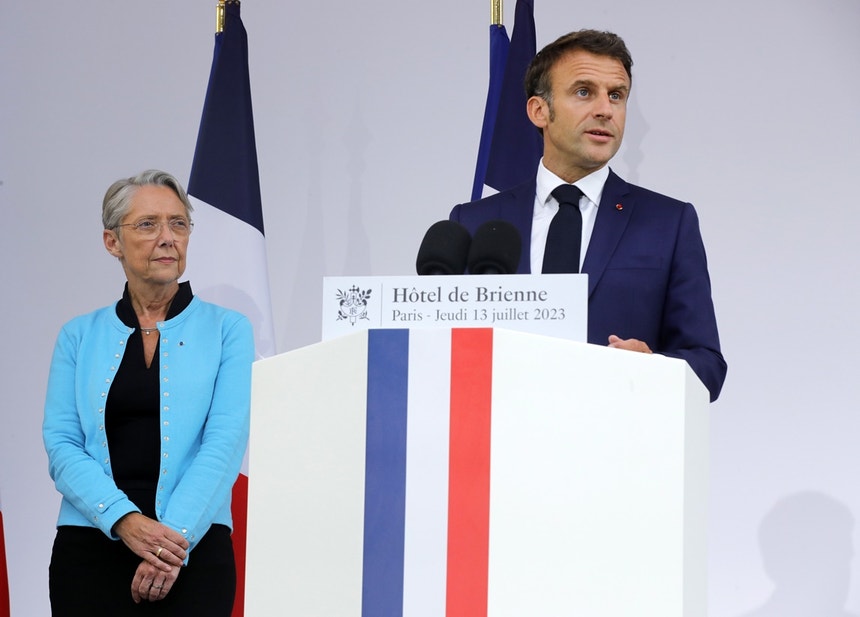 Emmanuel Macron aceita pedido de demissão da primeira-ministra francesa