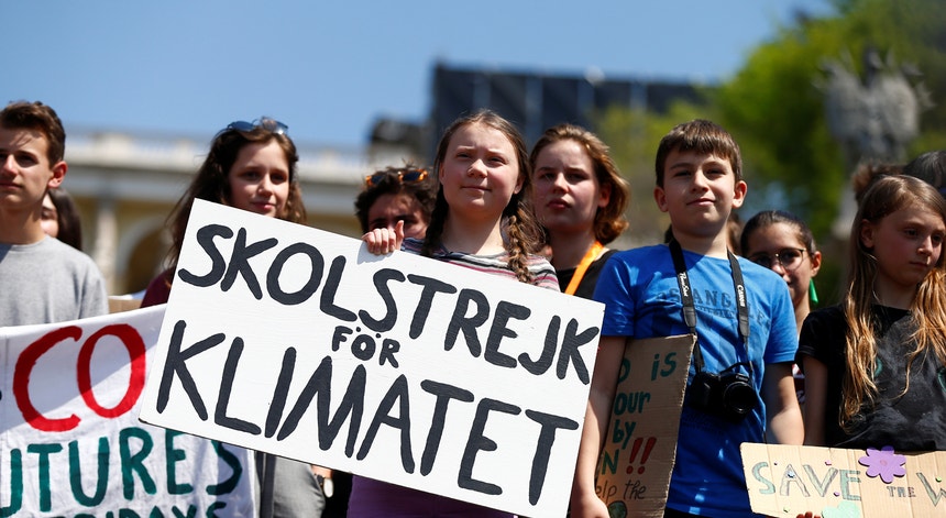 Greta Thunberg, de 16 anos, numa manifestação climática em Itália.
