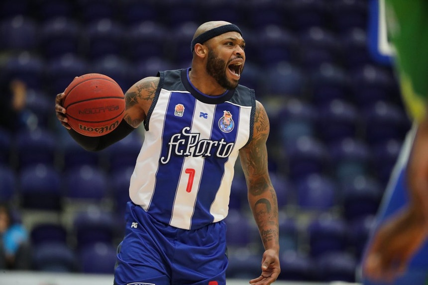 Covid-19: FC Porto em isolamento adia jogo de basquetebol ...