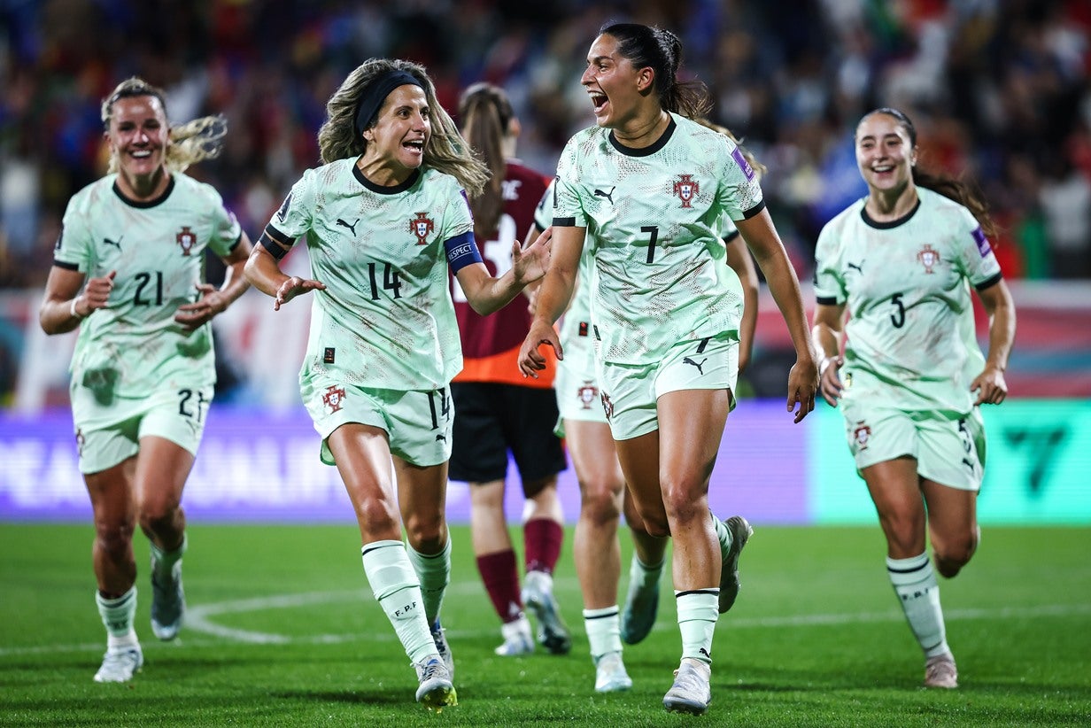 Portugal goleia Letónia e lidera Grupo B3 de apuramento para o Mundial feminino