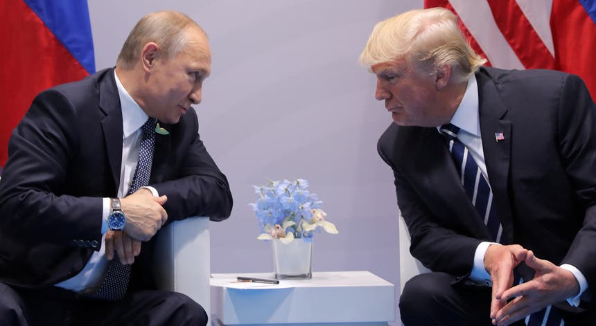 Primeiro frente-a-frente de Putin e Trump. Foto: Carlos Barria - Reuters