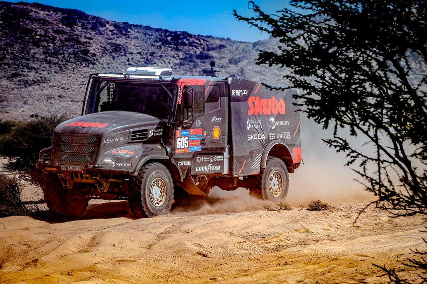 Dakar2026. Etapa maratona faz razia nos líderes e deixa navegador luso no comando