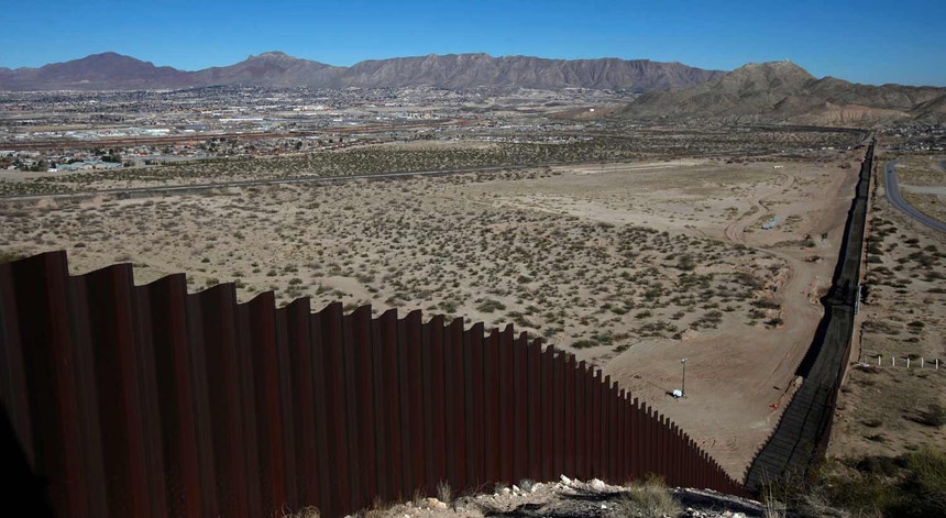 Pagar por el muro de Trump es inaceptable para la “dignidad” de México
