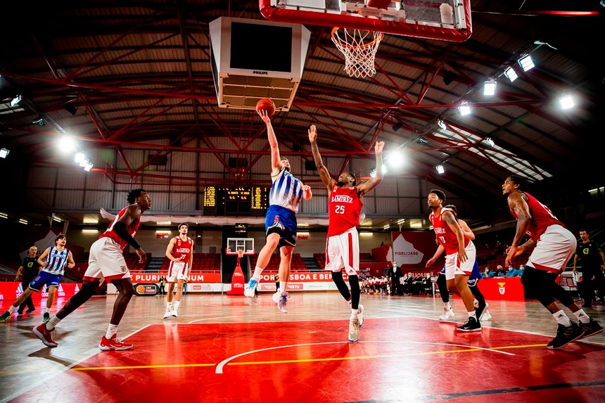 FC Porto impõe nova derrota ao bicampeão Benfica - Basquetebol