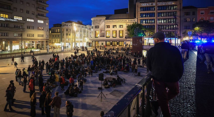 Minist�rio P�blico abre inqu�rito � atua��o da PSP nos protestos de 15 de outubro no Porto