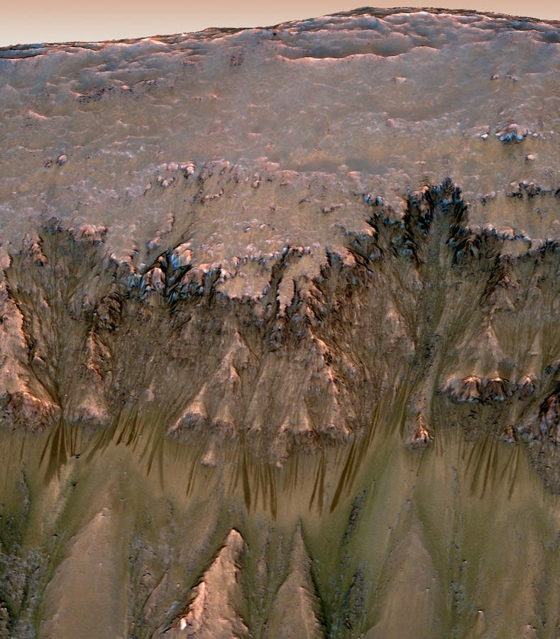 Encosta da Cratera de Newton, em Marte Foto: Wikicommons, Universidade Estatal do Arizona