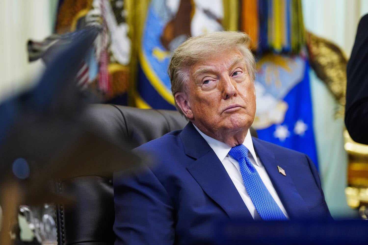Trump Ameaça Omã com Ataque em Caso de Oposição a Acordo com Irão