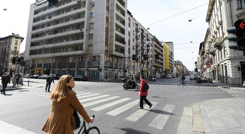 Em Milão o trânsito reduziu entre 30 a 75 por cento durante o período de quarentena.
