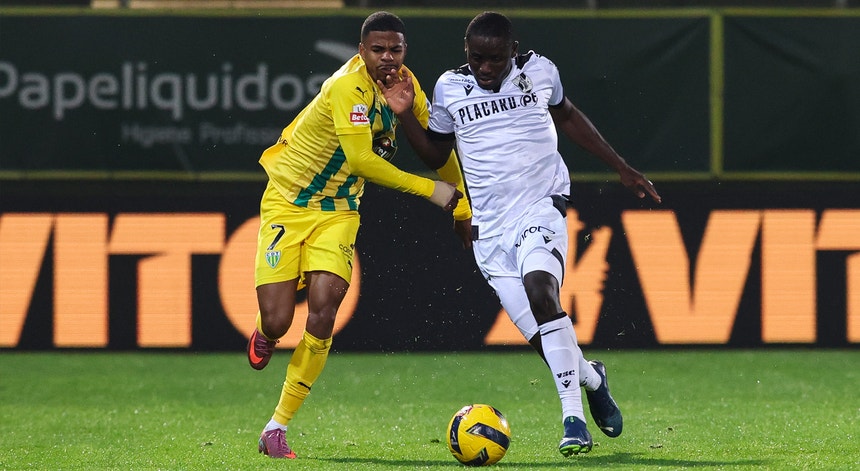 Imagem de Vimaranenses vencem com penálti nos descontos