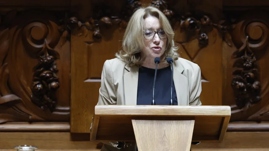 Maria do Rosário Ramalho explica-se no parlamento
