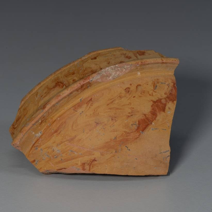  Fragmento de cer&acirc;mica de boa qualidade, conhecida por terra sigillata marmorata | Nuno de Santos Loureiro - barlavento 