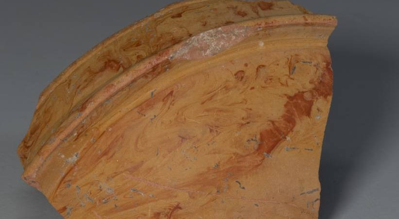  Fragmento de cer&acirc;mica de boa qualidade, conhecida por terra sigillata marmorata | Nuno de Santos Loureiro - barlavento 