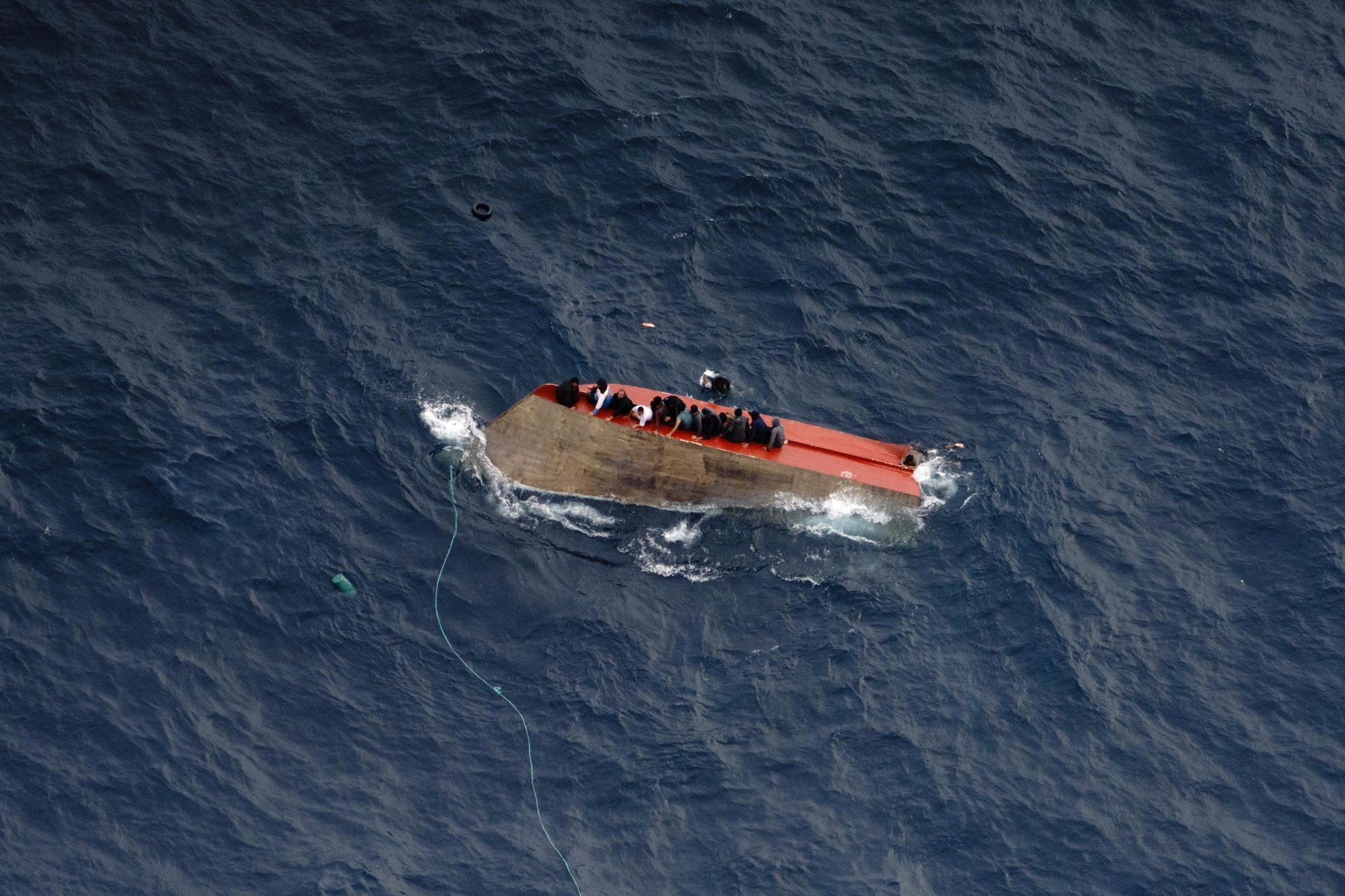 Mais de 70 migrantes desaparecidos após naufrágio no Mediterrâneo