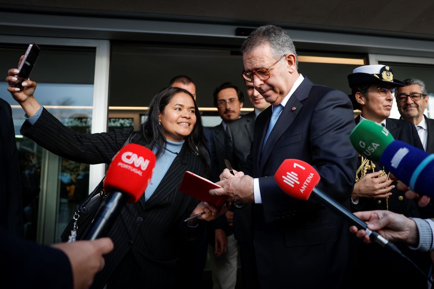 Second day of inauguration tour takes Seguro to Arganil, Guimarães and Porto