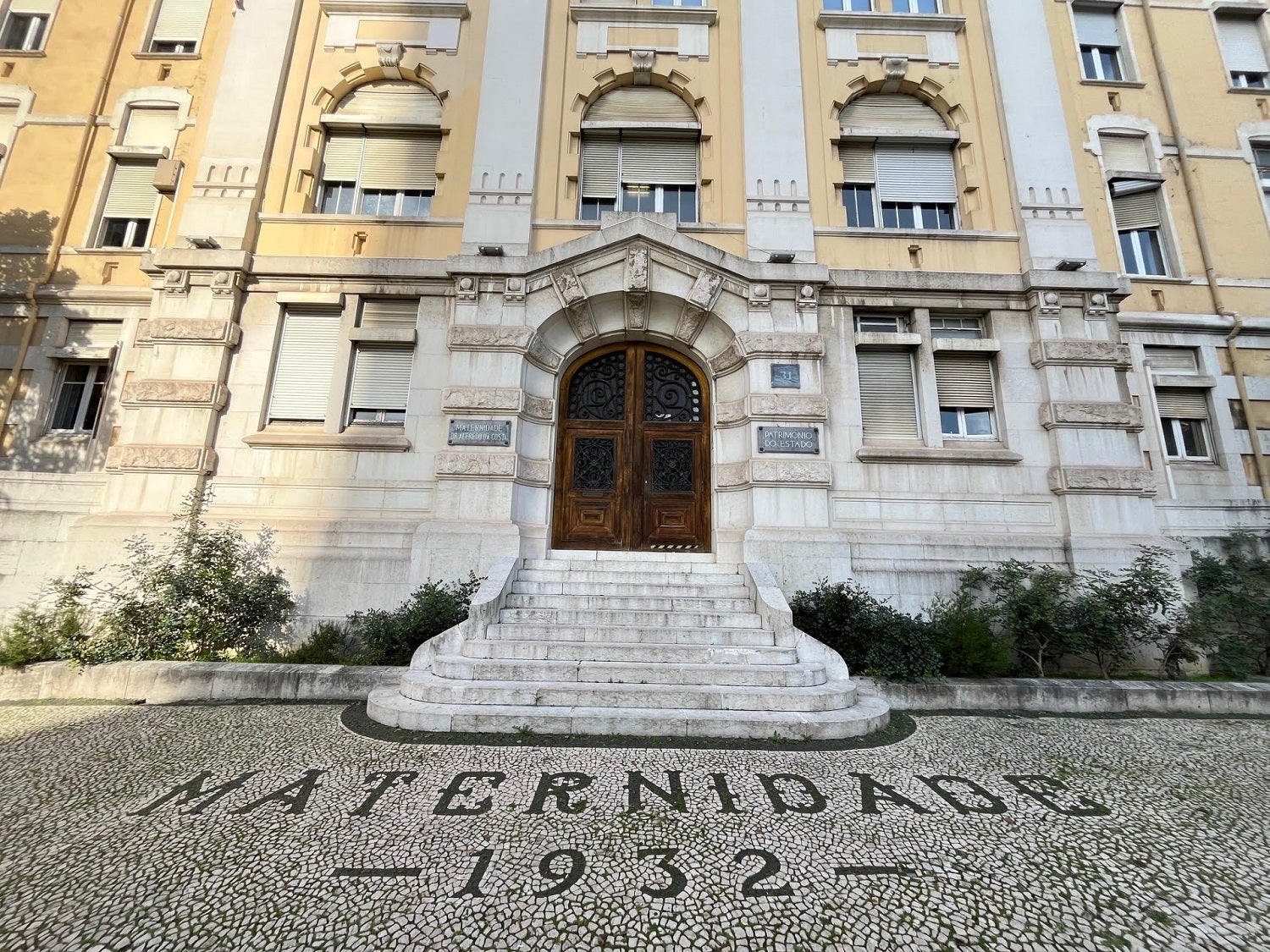 Motoristas foram chamados. Maternidade Alfredo da Costa já resiste 24 horas num apagão